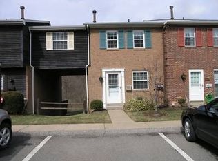 631 Newton Sq, Moon Township, PA 15108