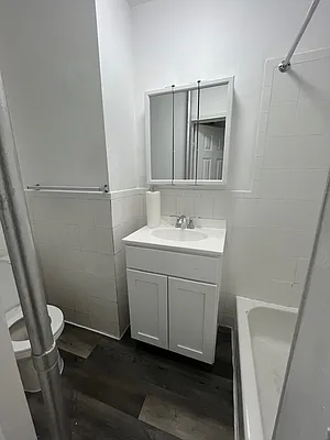 Rented by NYC LUXURY APT RENTALS CO LLC | media 9