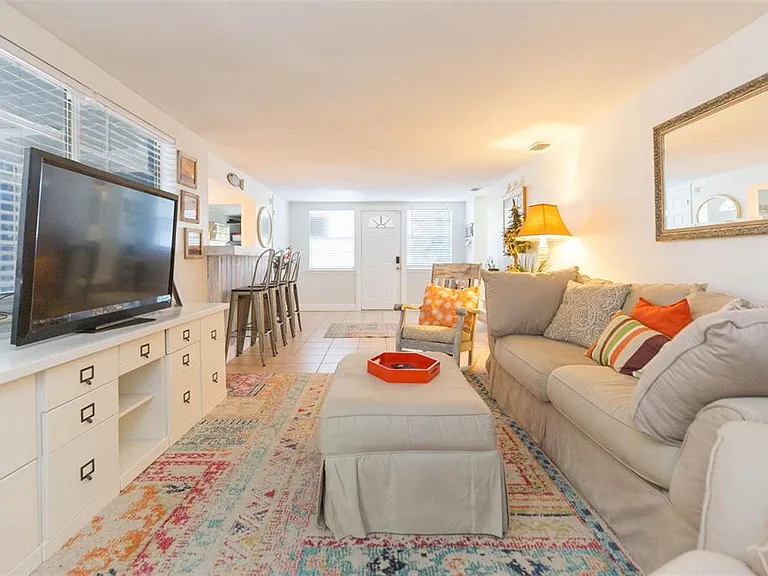 4206 W Wisconsin Ave — Photo 24