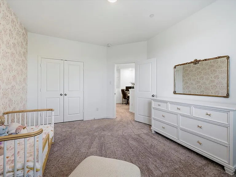 901 Utica Dr — Photo 18