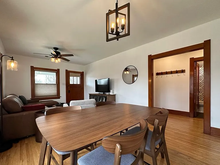 315 W 8th St — Photo 24