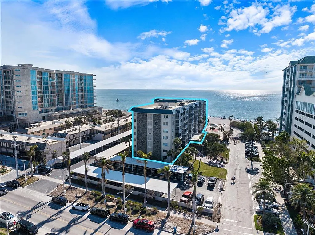 2 bed, 2.0 bath, 1350 sqft, $6,450 — Photo 2