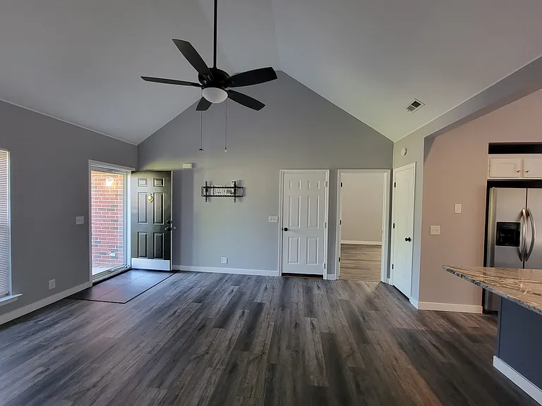650 Potomac Pl — Photo 4