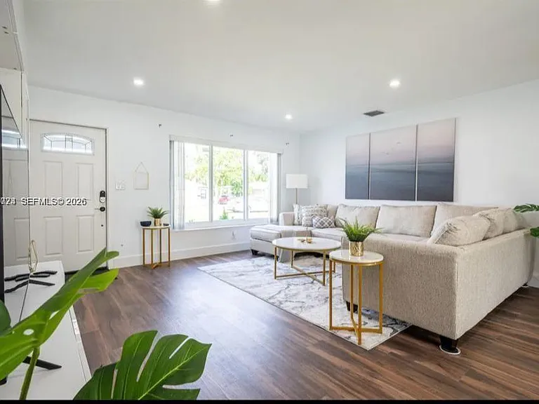 2242 Taft St — Photo 10