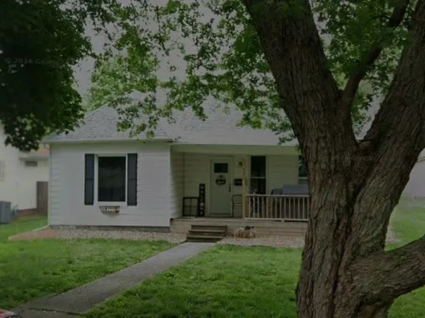 122 S College St, Assumption, IL 62510