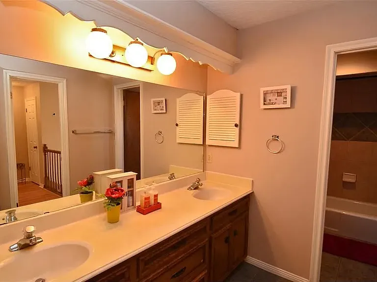 503 Lorie Ln — Photo 29