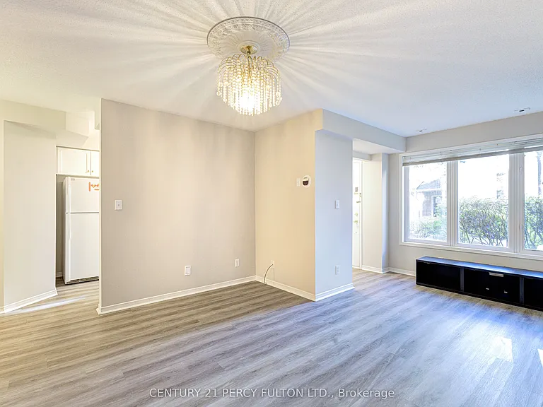 28 Rosebank Dr #907 — Photo 8