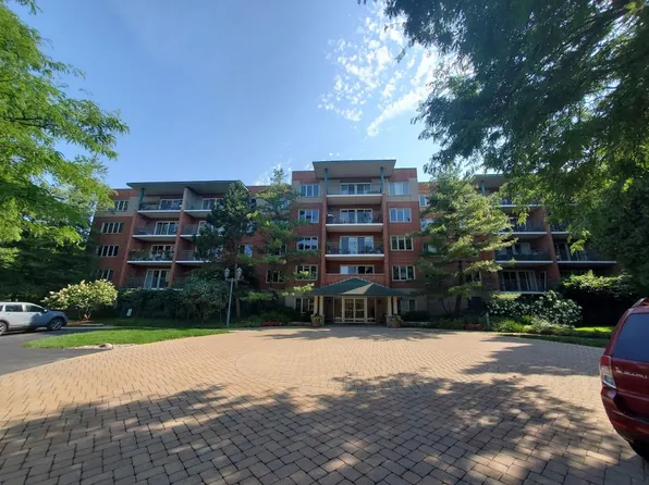 3900 W Bryn Mawr Ave APT 308, Chicago, IL 60659