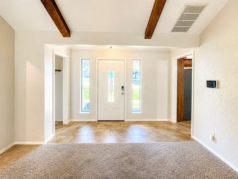 205 Fox Run Cir — Photo 3