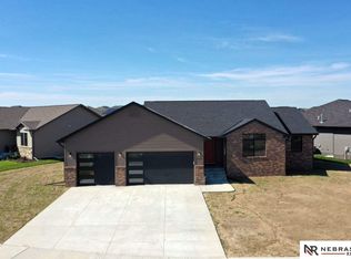 10140 N Moonlight Dr, Lincoln, NE 68527