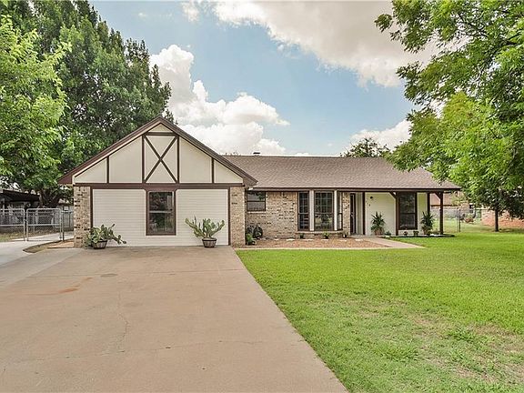 2nd image of 318 Casas Del Norte St