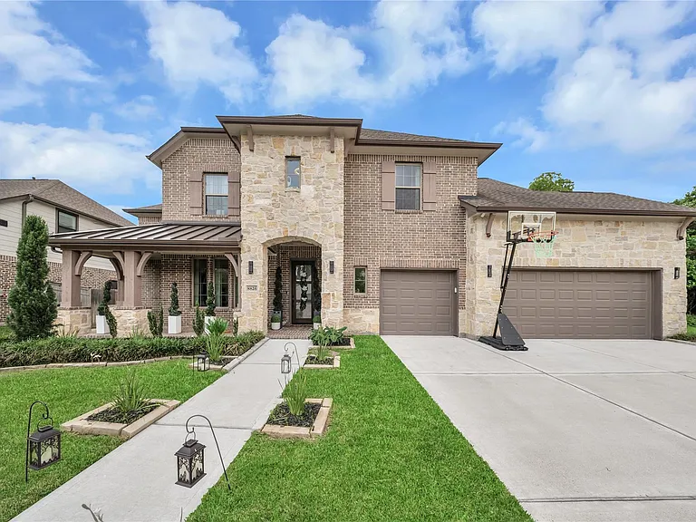 8826 Forest Side Dr — Photo 2