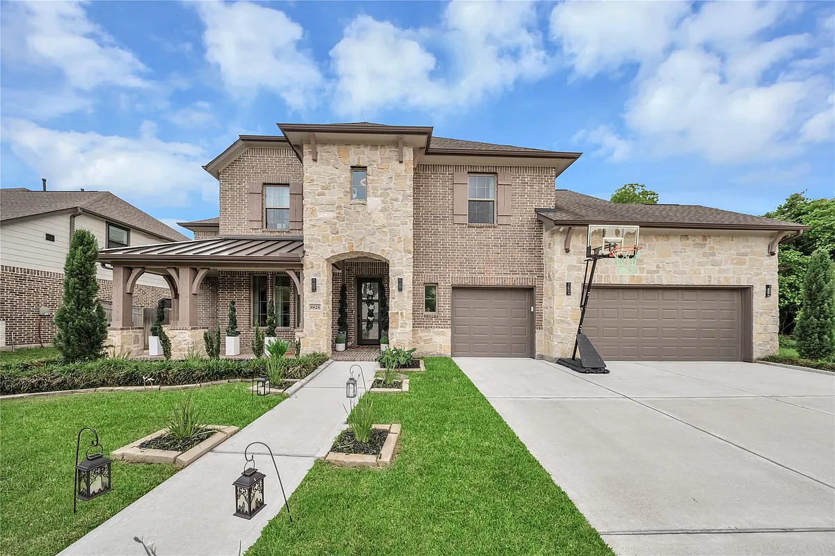 Building Photo - 8826 Forest Side Dr