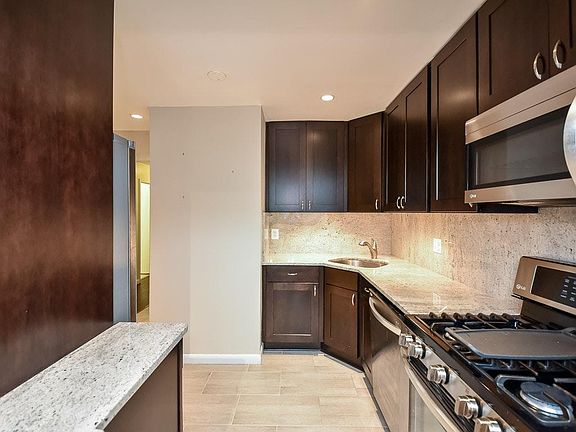 2nd image of 1534 Northgate Sq APT 22