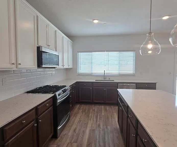 2320 S Claremont Ave — Photo 11