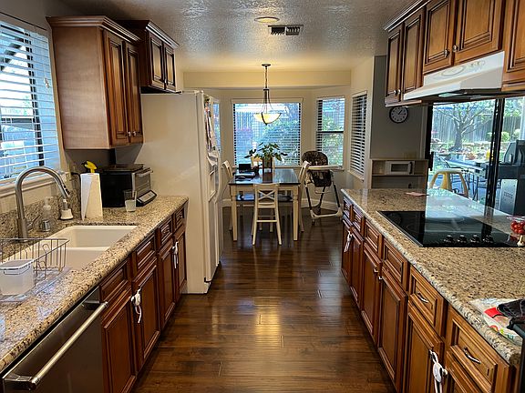 4th image of 1343 Greenborough Dr