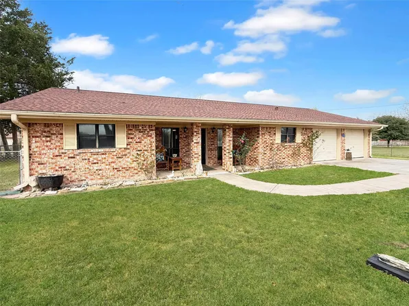 130 Elm St, Flatonia, TX 78941