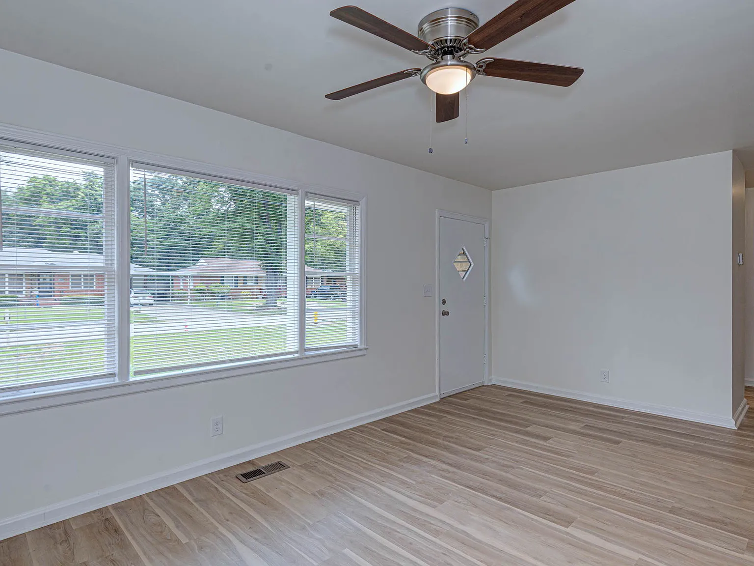 3 bed, 1736 sqft, $1,350 — Photo 3