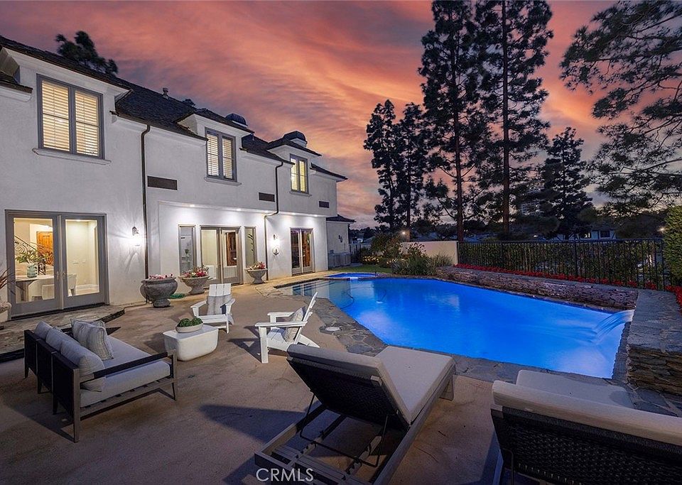 1st image of 15 Cypress Point Ln