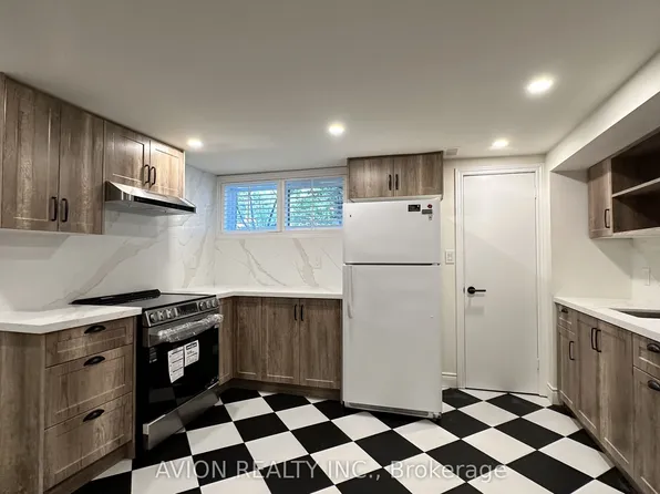 570 Exbury Cres #Basement, Mississauga, ON L5G 2P4