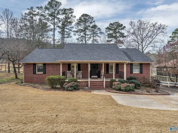 3515 Colonial Dr, Guntersville, AL 35976