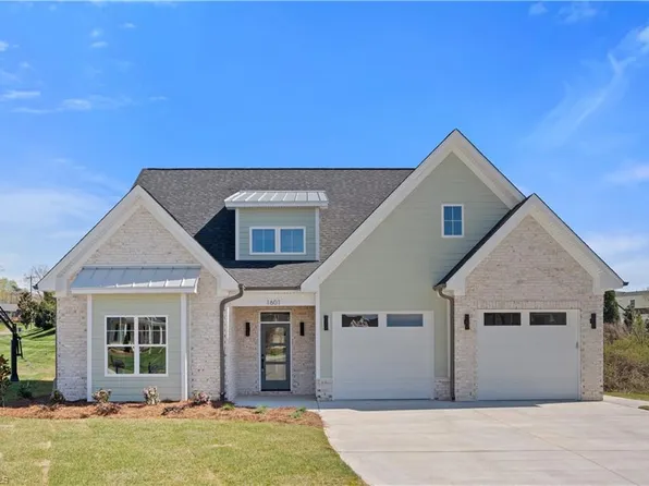 1601 Wisteria Dr, Winston Salem, NC 27106