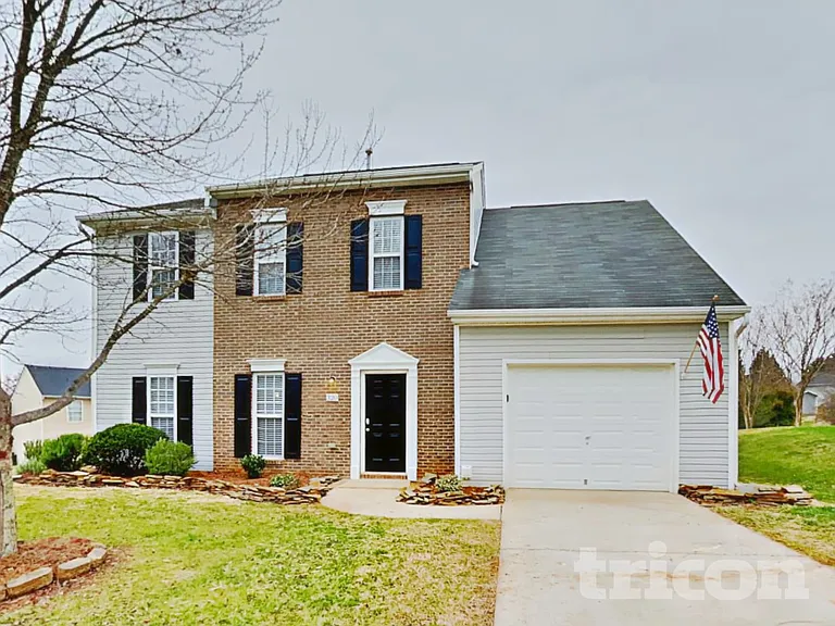 320 Stone Meadow Dr — Photo 2