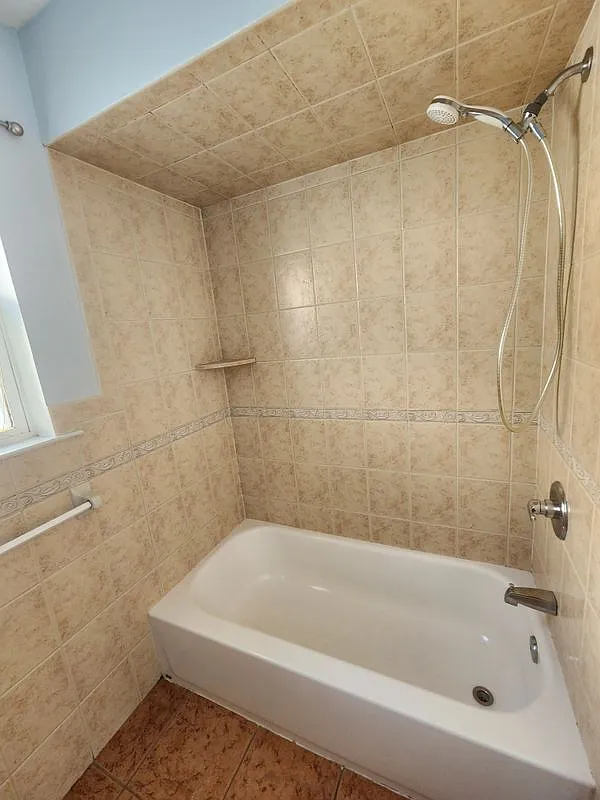 3 bed, 2.0 bath, 1200 sqft, $2,200 — Photo 4