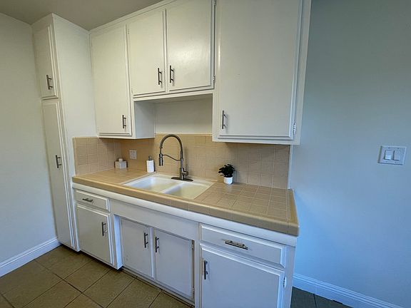 3rd image of 842 W Redondo Beach Blvd APT 19