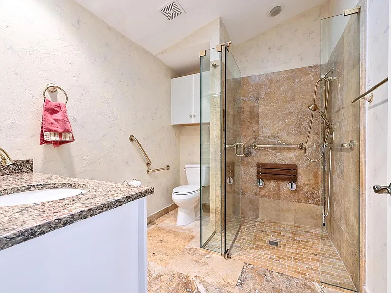 481 Crestwood Ln — Photo 17