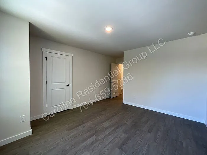 3 bed, 2.5 bath, 1333 sqft, $1,570 — Photo 2