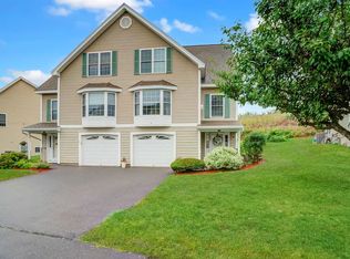 10 Canterberry Ct #10B, Hudson, NH 03051