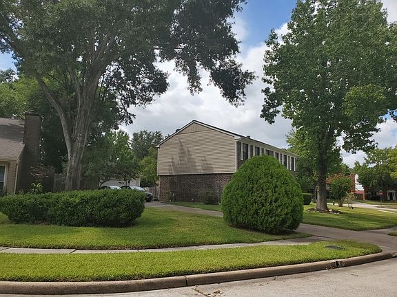 3rd image of 15819 Lakecliffe Dr