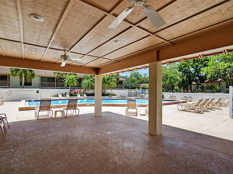 611 Brackenwood Cv — Photo 45