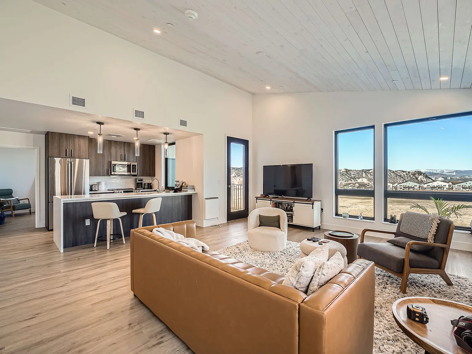 2 bed, 1085 sqft, $3,750 — Photo 1