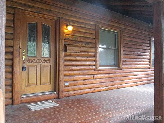 3rd image of 18965 Eastwood Dr
