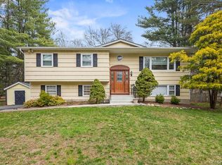 10 Cottage Lane, Suffern, NY 10901
