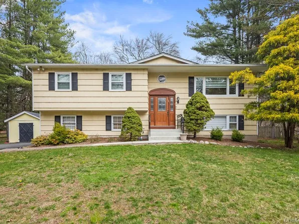 10 Cottage Lane, Suffern, NY 10901