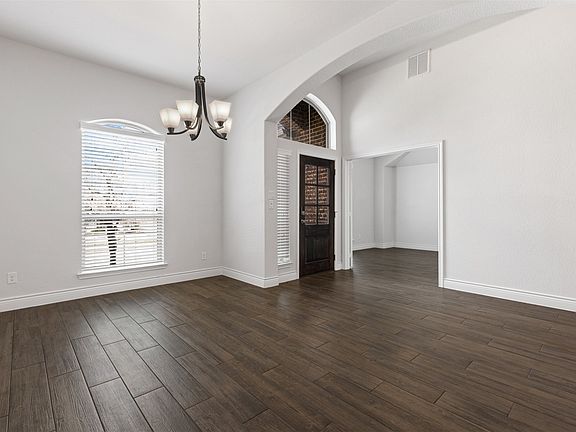 4th image of 1700 Lithgow Rd