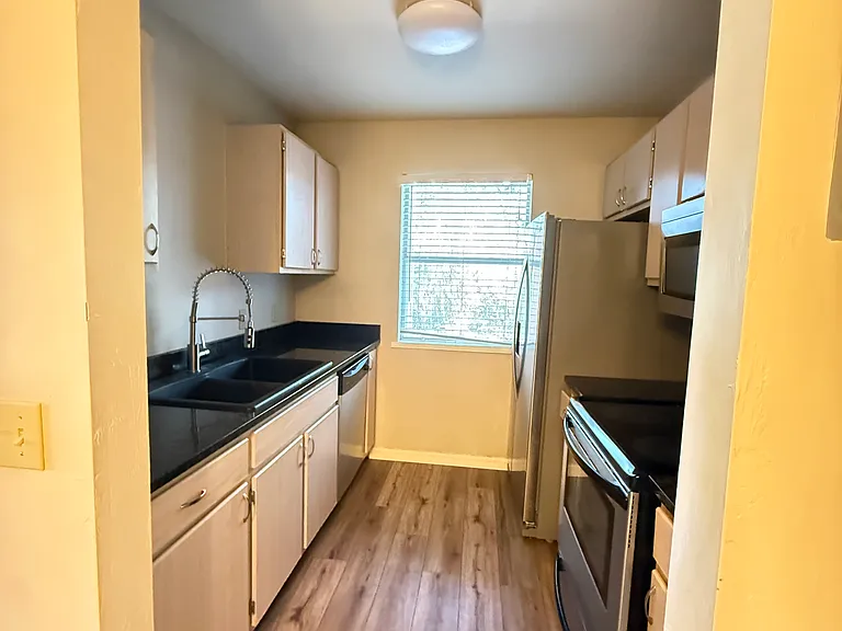 2360 SW Archer Rd #608 — Photo 3
