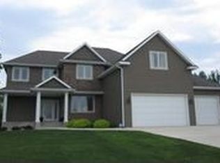 2175 Maple Leaf Ln NE, Owatonna, MN 55060