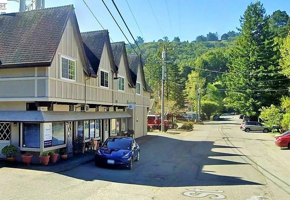 1st image of 301 Poplar St