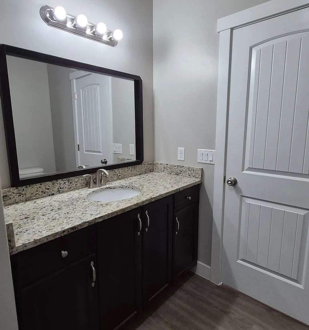 4 bed, 2150 sqft, $2,500 — Photo 2