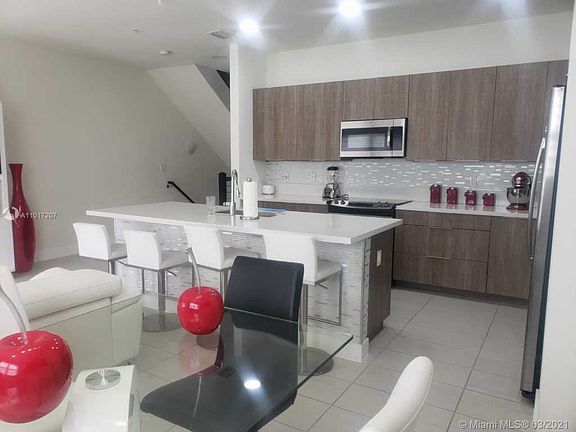 3rd image of 10461 NW 82nd St #1