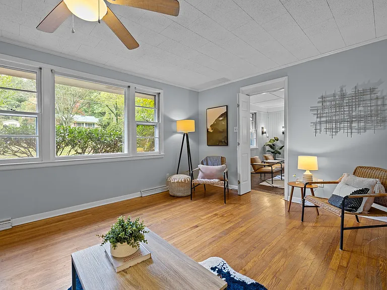 809 Ward St — Photo 3