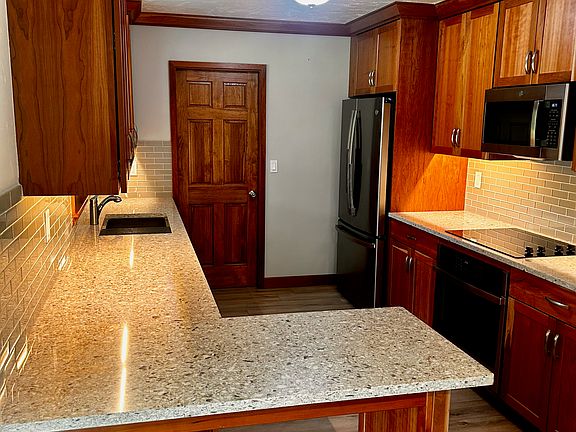 5th image of 2218 Sunnyside Ln