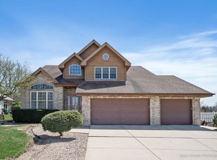 612 Carriage Ridge Ln, Lemont, IL 60439