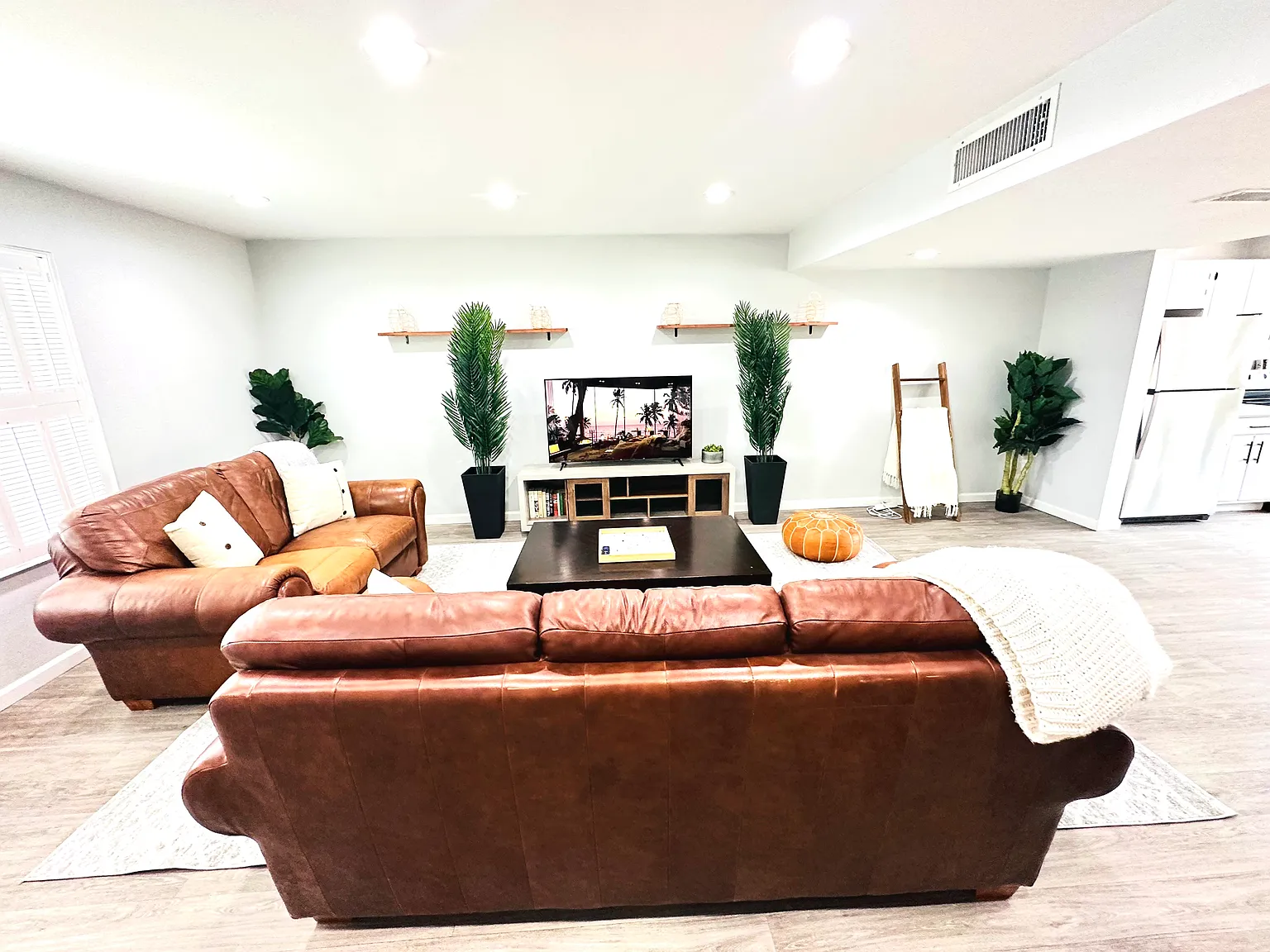 2134 E Dunbar Dr — Photo 2