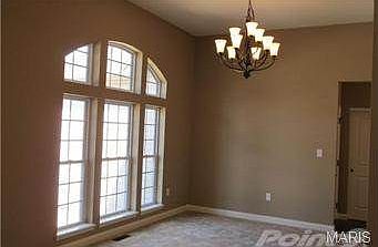 11' CEILINGS IN DINING RM W/ ELIPTICAL WINDOW