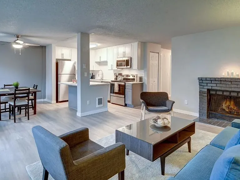 Delridge Crossing Apartments — Photo 10
